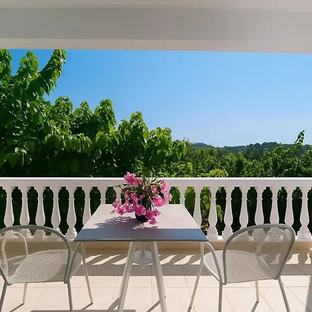 Eleftherion Comfort Living Lefkada 公寓式酒店